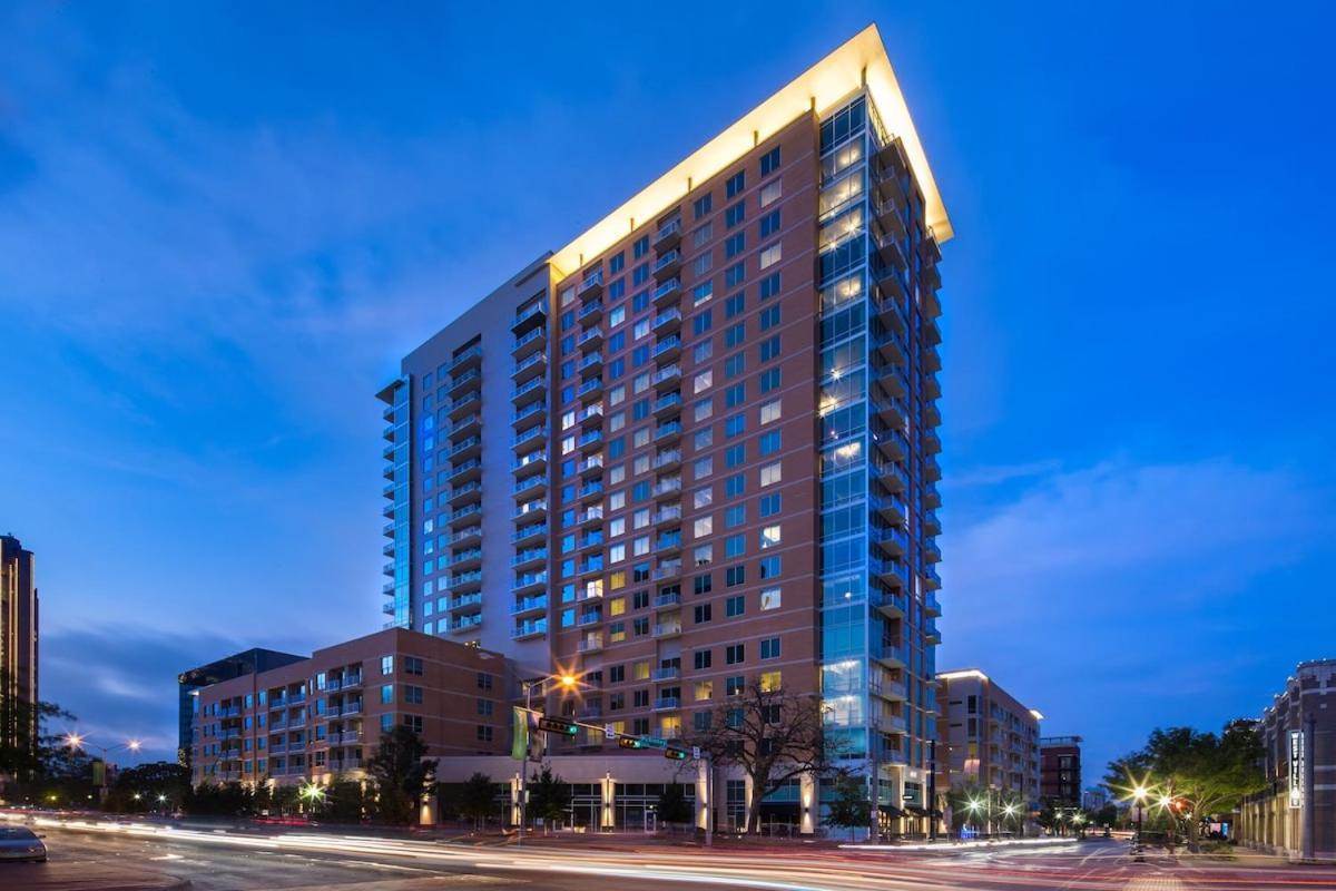Breathtaking High-rise On Mckinney Ave